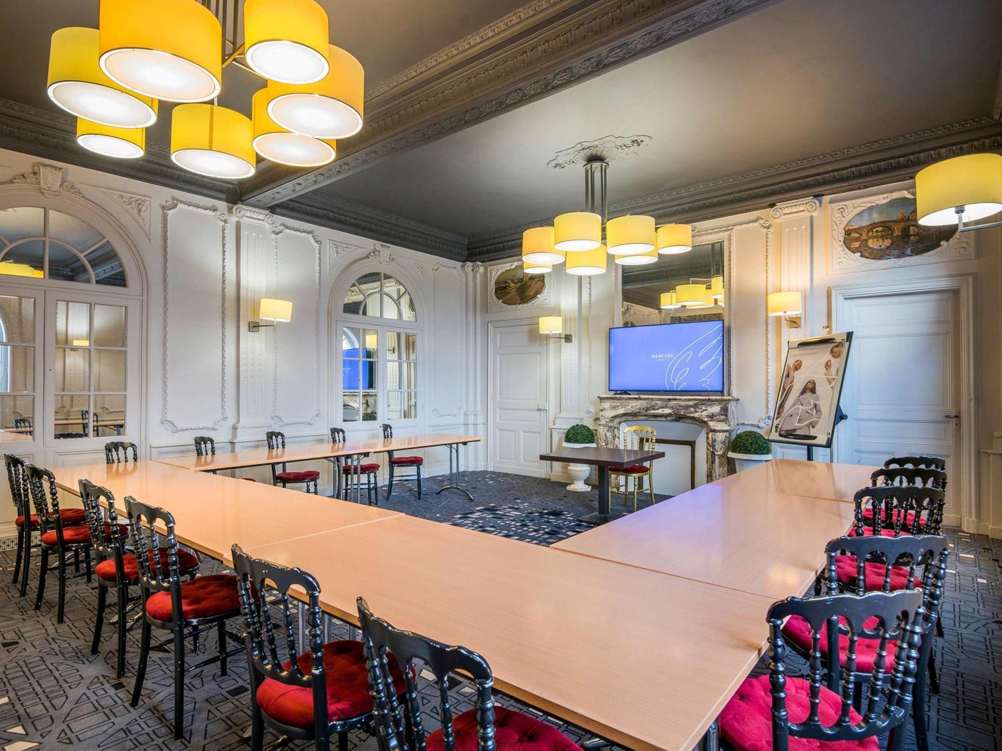 Hotel Mercure Rodez Cathedrale Ngoại thất bức ảnh